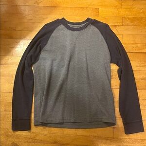 Men's Gray and Black Raglan Sleeve Shirt